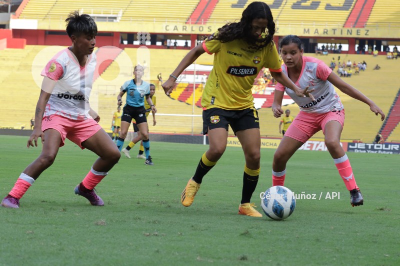 FBL-SUPERLIGA-FEMENINA-BARCELONA-NANAS