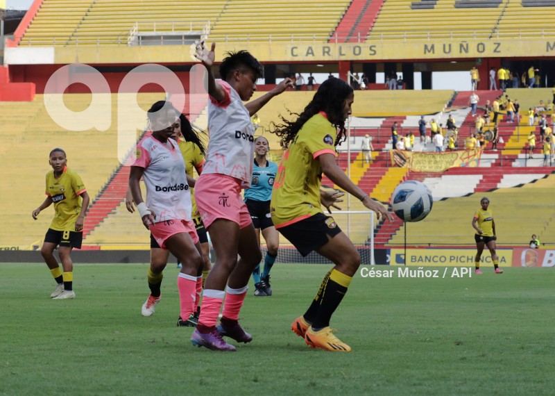 FBL-SUPERLIGA-FEMENINA-BARCELONA-NANAS