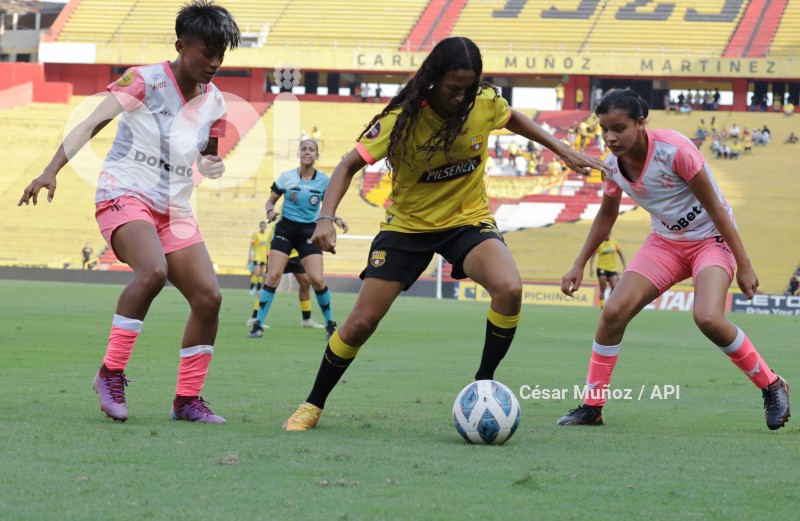 FBL-SUPERLIGA-FEMENINA-BARCELONA-NANAS