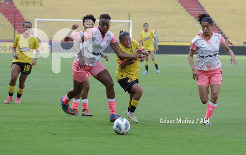 FBL-SUPERLIGA-FEMENINA-BARCELONA-NANAS
