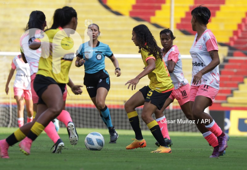 FBL-SUPERLIGA-FEMENINA-BARCELONA-NANAS