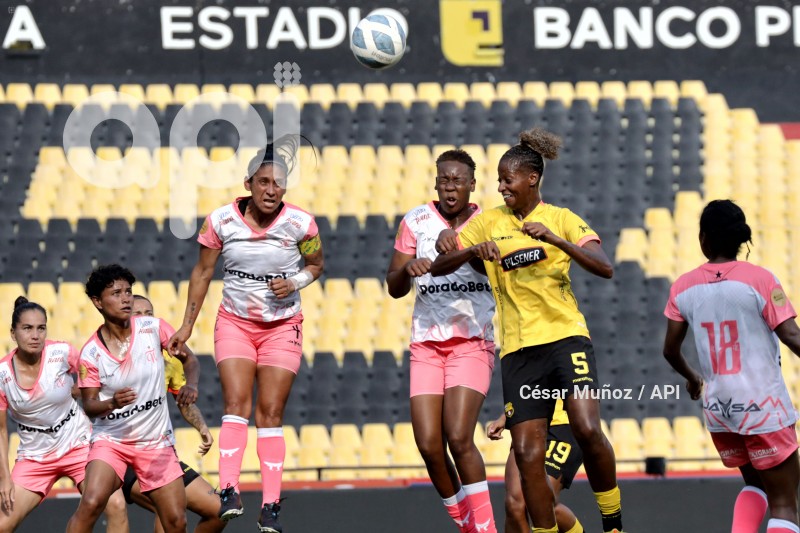FBL-SUPERLIGA-FEMENINA-BARCELONA-NANAS