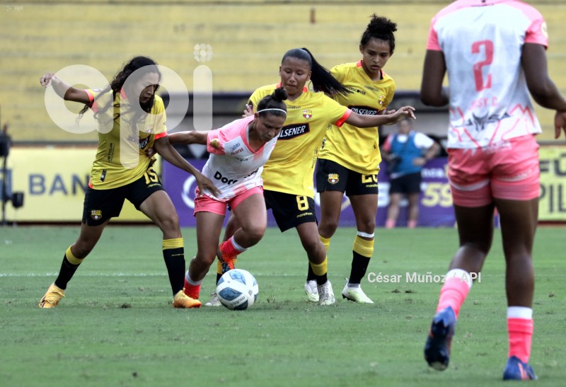 FBL-SUPERLIGA-FEMENINA-BARCELONA-NANAS