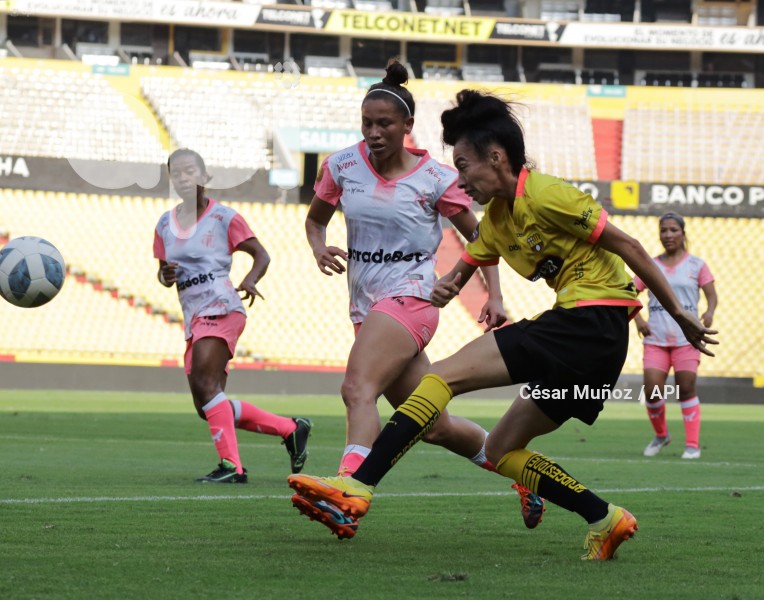 FBL-SUPERLIGA-FEMENINA-BARCELONA-NANAS
