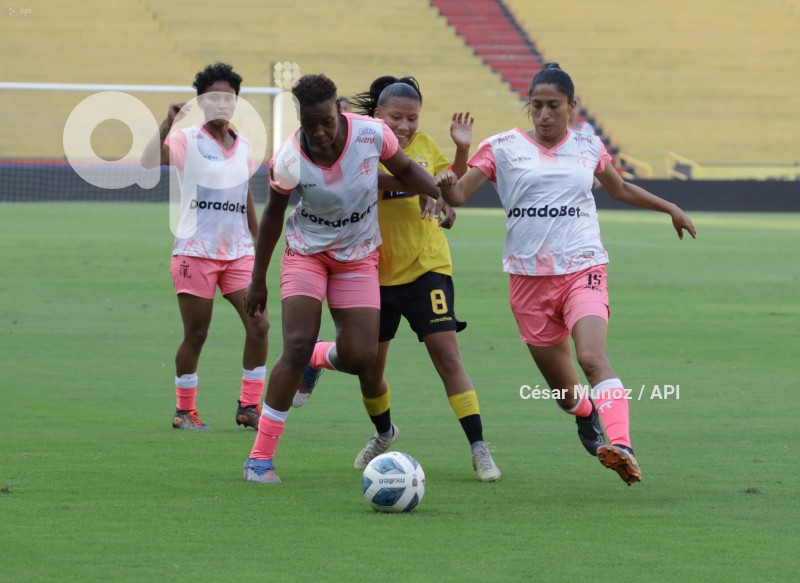 FBL-SUPERLIGA-FEMENINA-BARCELONA-NANAS