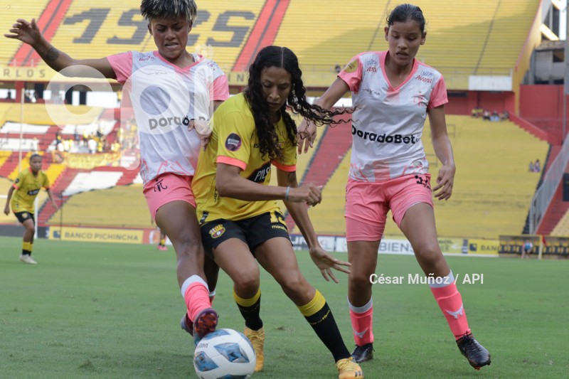 FBL-SUPERLIGA-FEMENINA-BARCELONA-NANAS
