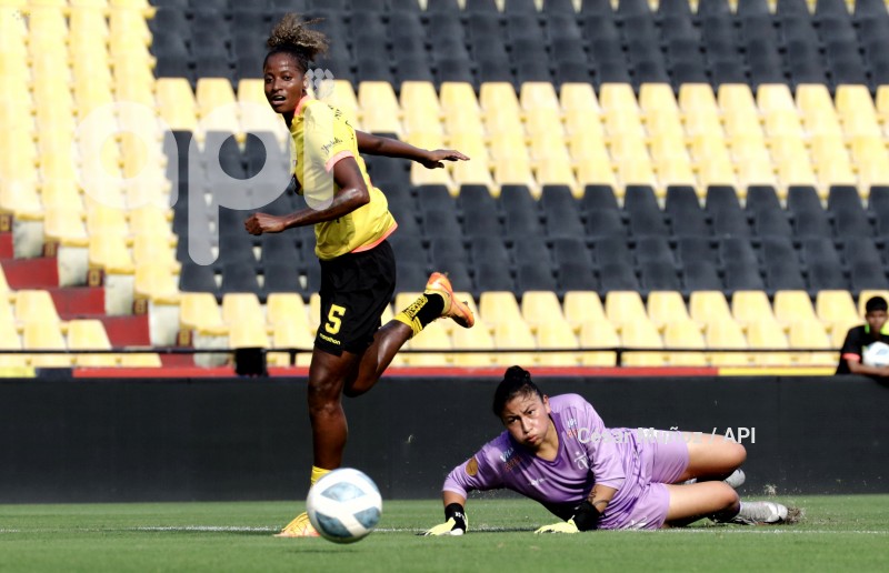 FBL-SUPERLIGA-FEMENINA-BARCELONA-NANAS