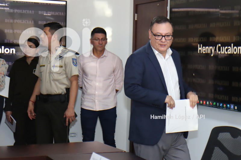 UIO COMANDANCIA POLICIA