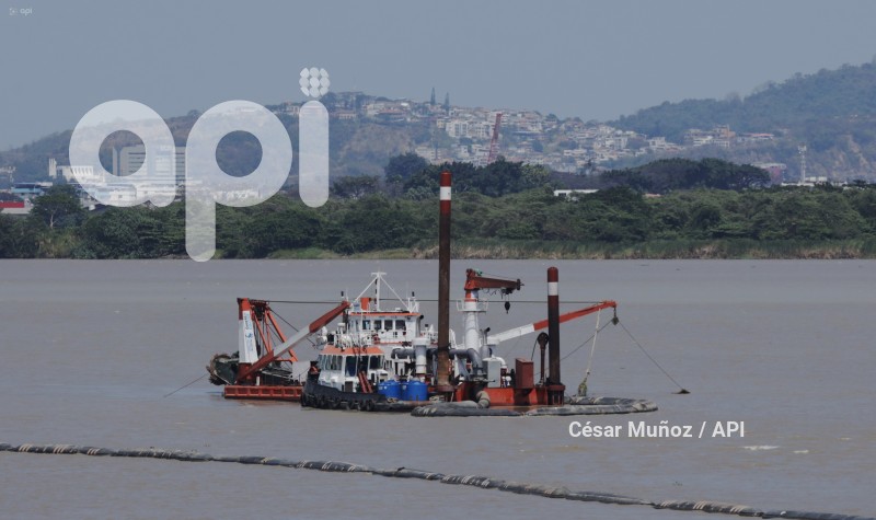 GYE-DRAGADO EN PAUSA
