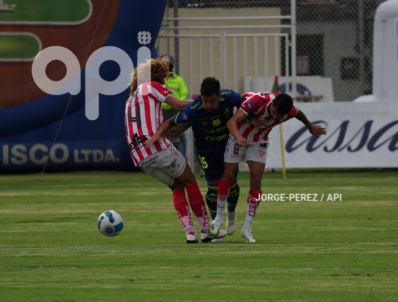 FBL-LIGA-PRO-BET593-TECNICO-GUALACEO