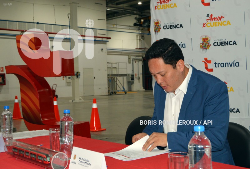 CUENCA-FIRMA CONTRATO REPUESTOS TRANVIA