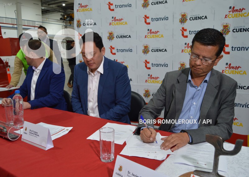 CUENCA-FIRMA CONTRATO REPUESTOS TRANVIA