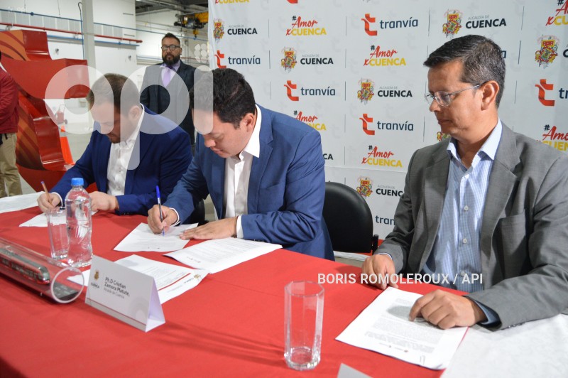 CUENCA-FIRMA CONTRATO REPUESTOS TRANVIA