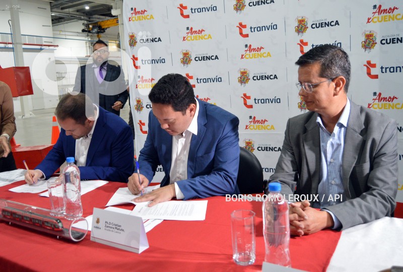 CUENCA-FIRMA CONTRATO REPUESTOS TRANVIA