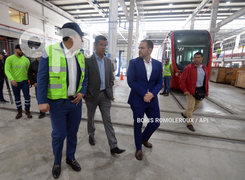 CUENCA-FIRMA CONTRATO REPUESTOS TRANVIA