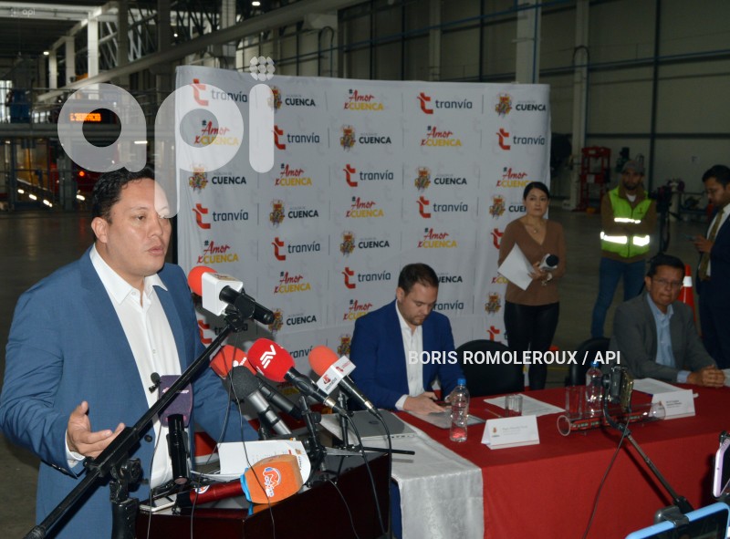 CUENCA-FIRMA CONTRATO REPUESTOS TRANVIA