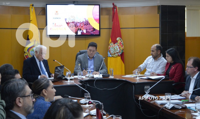 CUENCA-SESION DE CONCEJO CON MINISTRO ENERGIA