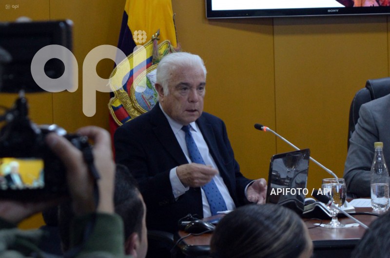 CUENCA-SESION DE CONCEJO CON MINISTRO ENERGIA