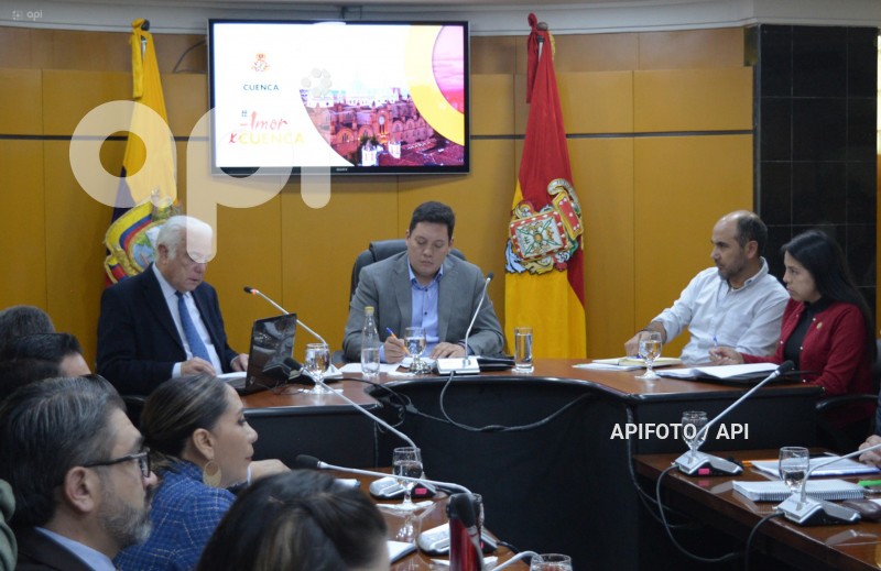 CUENCA-SESION DE CONCEJO CON MINISTRO ENERGIA