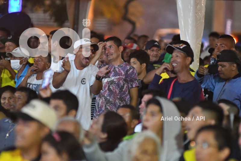FBL-HINCHAS-REACCION-ARGENTINA-ECUADOR