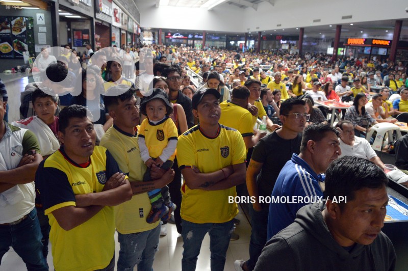 CUENCA-ELIMINATORIAS-HINCHAS-ECUADOR-URUGUAY