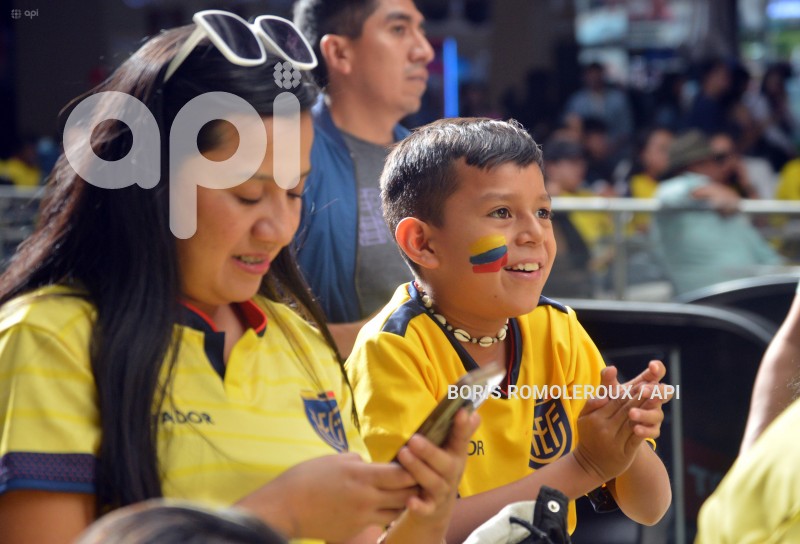 CUENCA-ELIMINATORIAS-HINCHAS-ECUADOR-URUGUAY