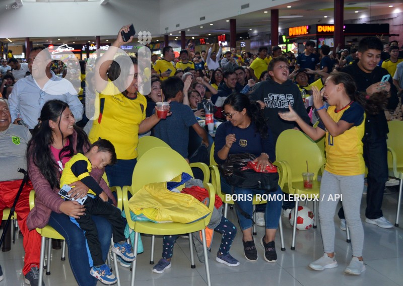 CUENCA-ELIMINATORIAS-HINCHAS-ECUADOR-URUGUAY