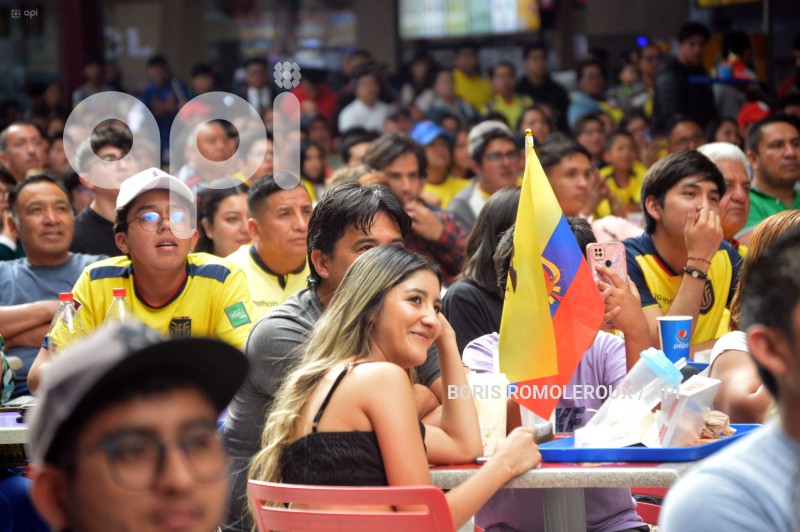 CUENCA-ELIMINATORIAS-HINCHAS-ECUADOR-URUGUAY