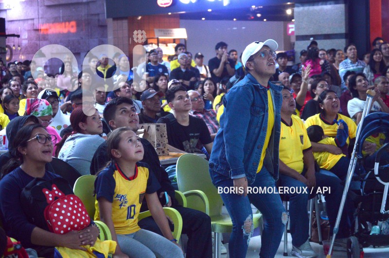CUENCA-ELIMINATORIAS-HINCHAS-ECUADOR-URUGUAY