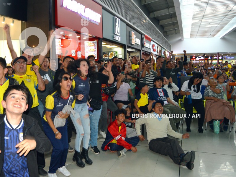 CUENCA-ELIMINATORIAS-HINCHAS-ECUADOR-URUGUAY