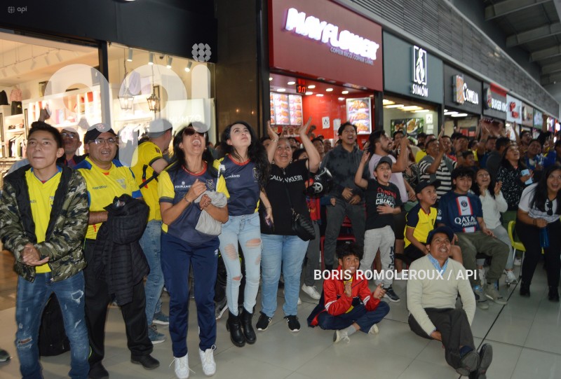 CUENCA-ELIMINATORIAS-HINCHAS-ECUADOR-URUGUAY