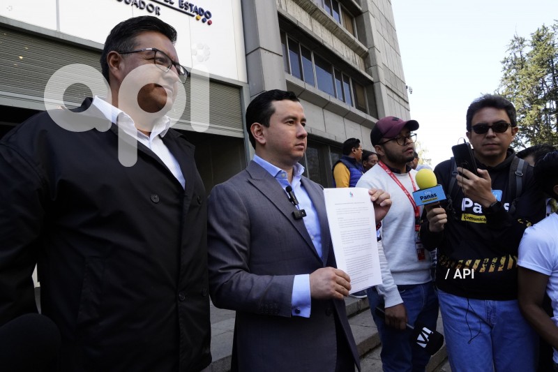 FERDINAN ALVARAEZ RC DENUNCIA CASO VILLAVICENCIO