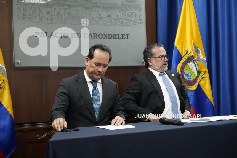 UIO-RRPP-MANRIQUE-CUCALON