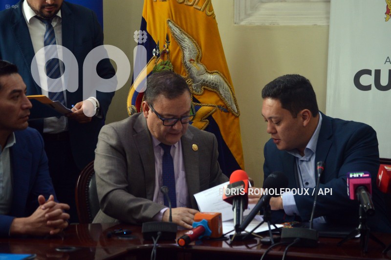CUENCA-FIRMA CONVENIO-INTERNACIONALIZACION AEROPUERTO