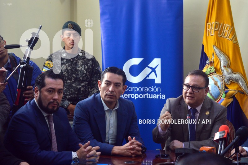 CUENCA-FIRMA CONVENIO-INTERNACIONALIZACION AEROPUERTO