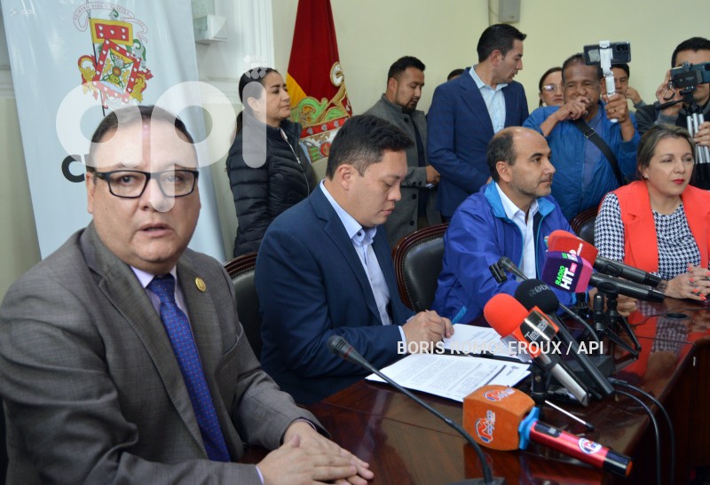 CUENCA-FIRMA CONVENIO-INTERNACIONALIZACION AEROPUERTO