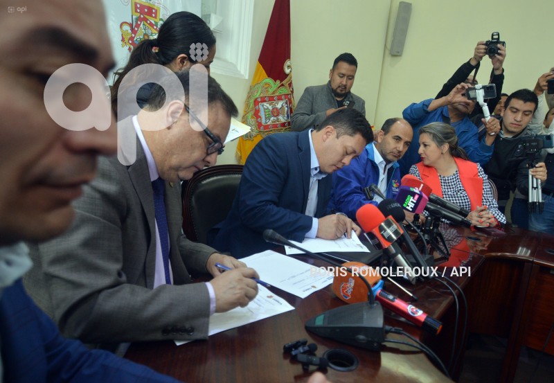 CUENCA-FIRMA CONVENIO-INTERNACIONALIZACION AEROPUERTO