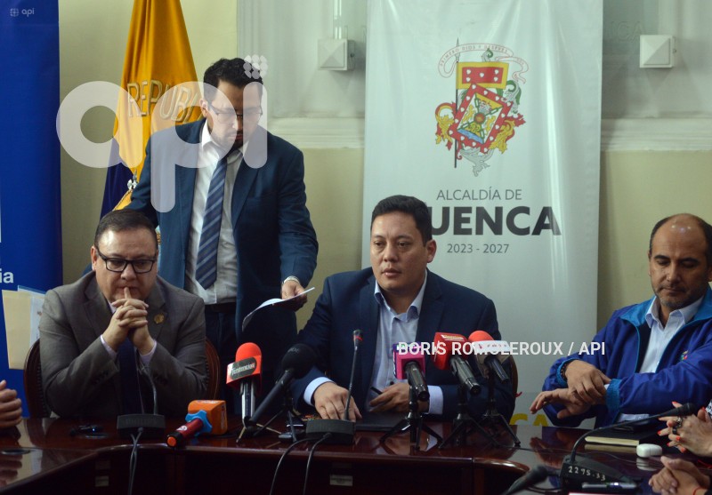 CUENCA-FIRMA CONVENIO-INTERNACIONALIZACION AEROPUERTO