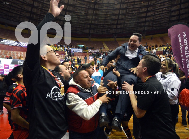 CUENCA-TETRACAMPEON-SIMON BOLIVAR-MUNDIALITO