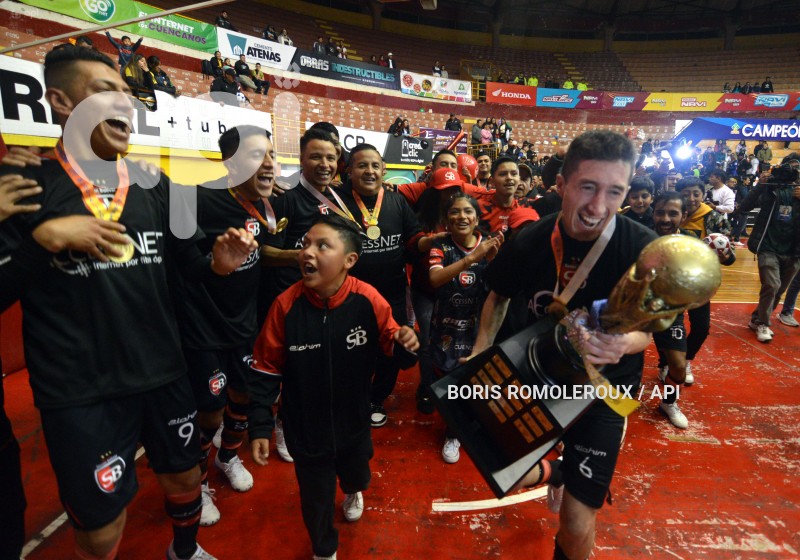 CUENCA-TETRACAMPEON-SIMON BOLIVAR-MUNDIALITO