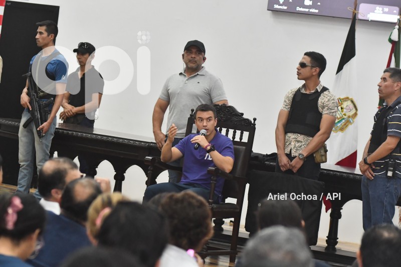 MANTA-DANIEL-NOBOA-CANDIDATO-PRESIDENTE-ULEAM
