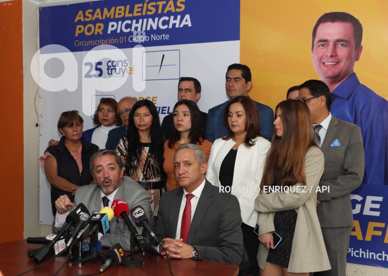 RUEDA-PRENSA-PATRICIO-CARRILLO