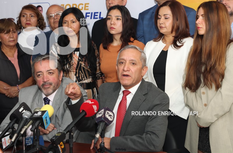 RUEDA-PRENSA-PATRICIO-CARRILLO