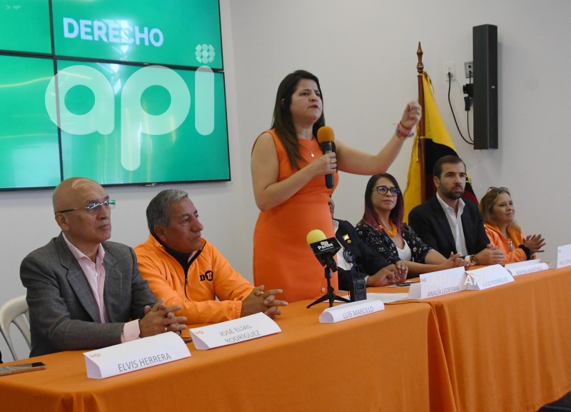 IZQUIERDA-DEMOCRATICA