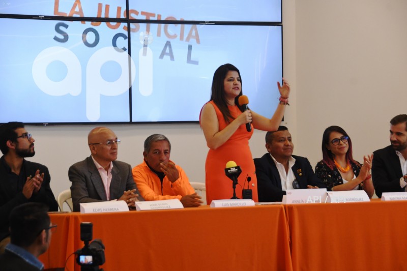 IZQUIERDA-DEMOCRATICA