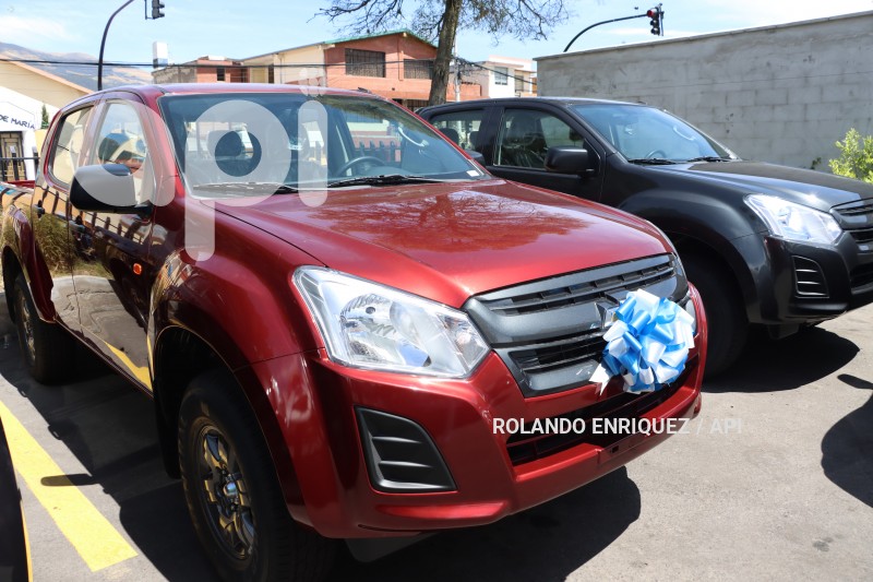 ENTREGA-VEHICULOS-COMPUTADORAS-POLICIA