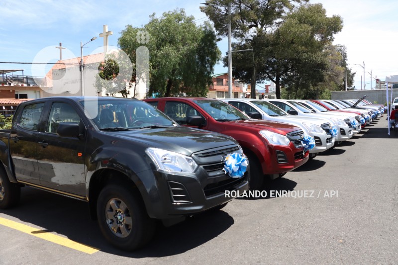 ENTREGA-VEHICULOS-COMPUTADORAS-POLICIA