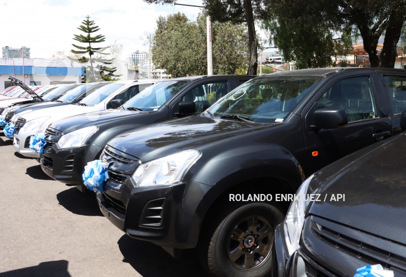 ENTREGA-VEHICULOS-COMPUTADORAS-POLICIA
