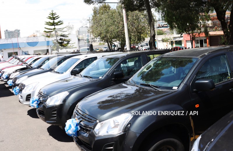 ENTREGA-VEHICULOS-COMPUTADORAS-POLICIA