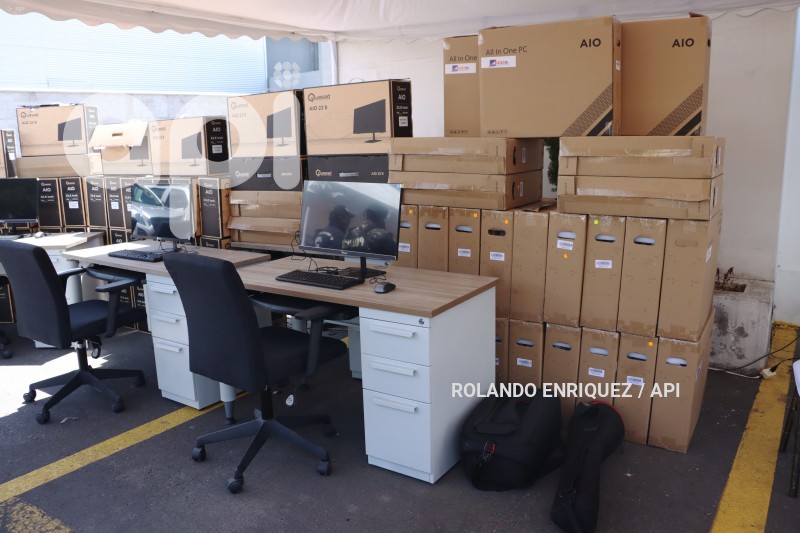 ENTREGA-VEHICULOS-COMPUTADORAS-POLICIA